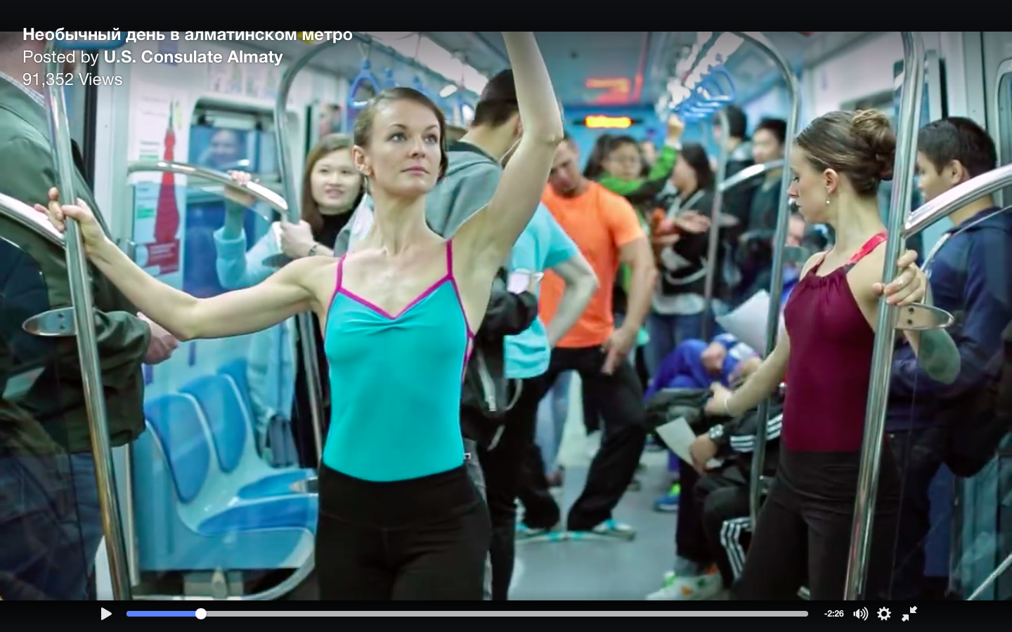 Танцы под землей: американские и казахстанские балетные артисты устроили флешмоб в метро