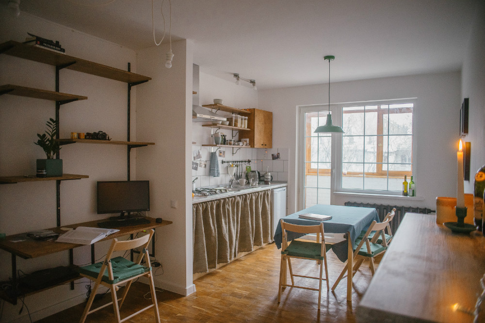 Алматинцы и их квартиры: Светлая квартира с бюджетным ремонтом на Чайковского
