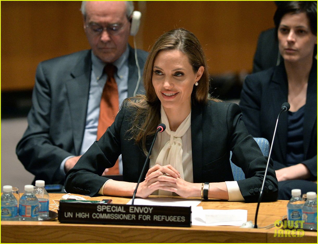 Анджелина Джоли будет преподавать гендерное равенство 