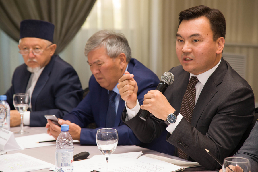 На казахский язык планируют перевести 100 новых учебников