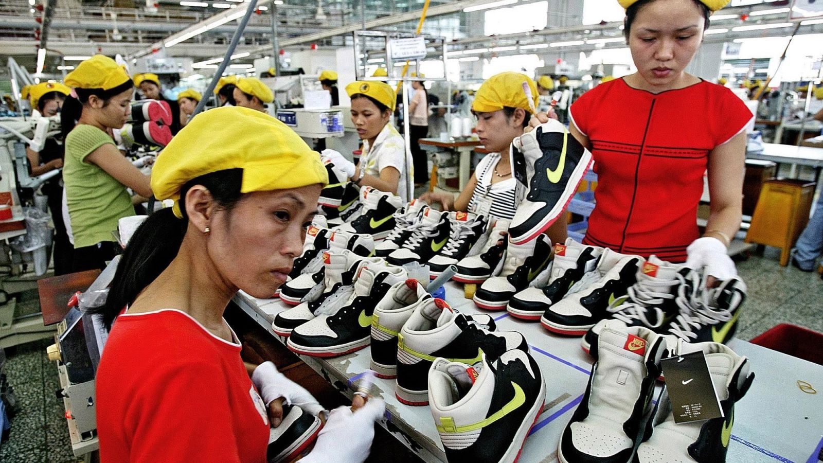 Adidas и Nike переносят производство обуви из Китая