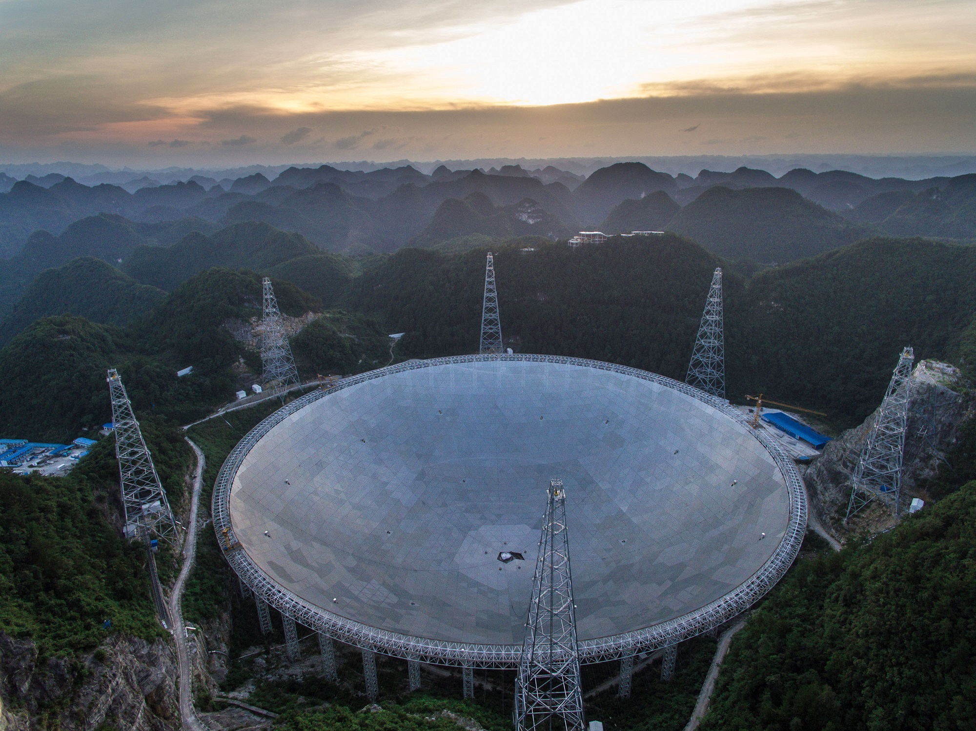 Китайцы построили самый большой в мире радиотелескоп