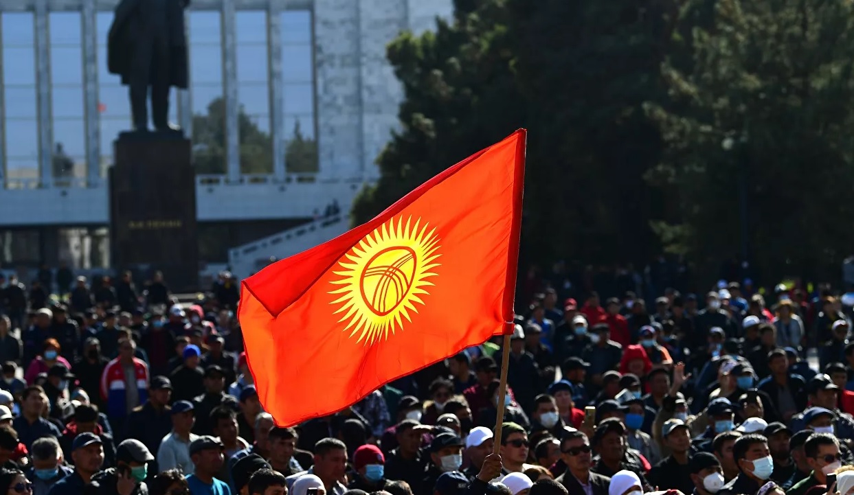 В Кыргызстане президентские и парламентские выборы отложили на весну 