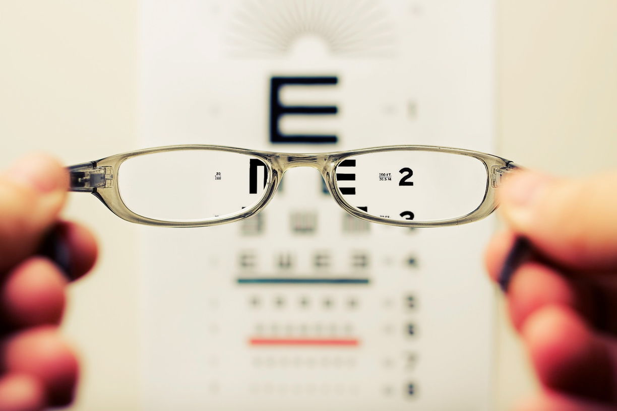 Ученые из Сиднея изобрели бионические очки, которые позволят восстановить зрение 