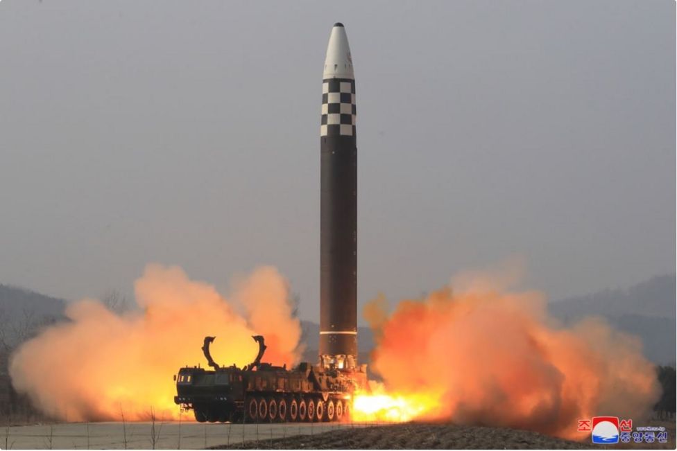 Северная Корея запустила ракету Hwasong-17