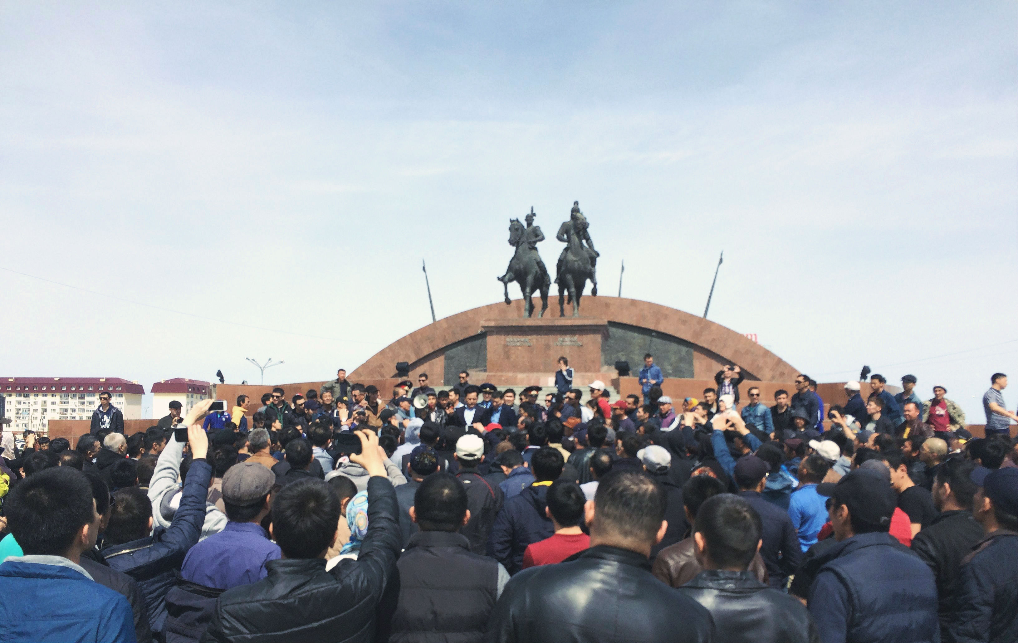 Более двух тысяч человек вышли на несанкционированный митинг в Атырау