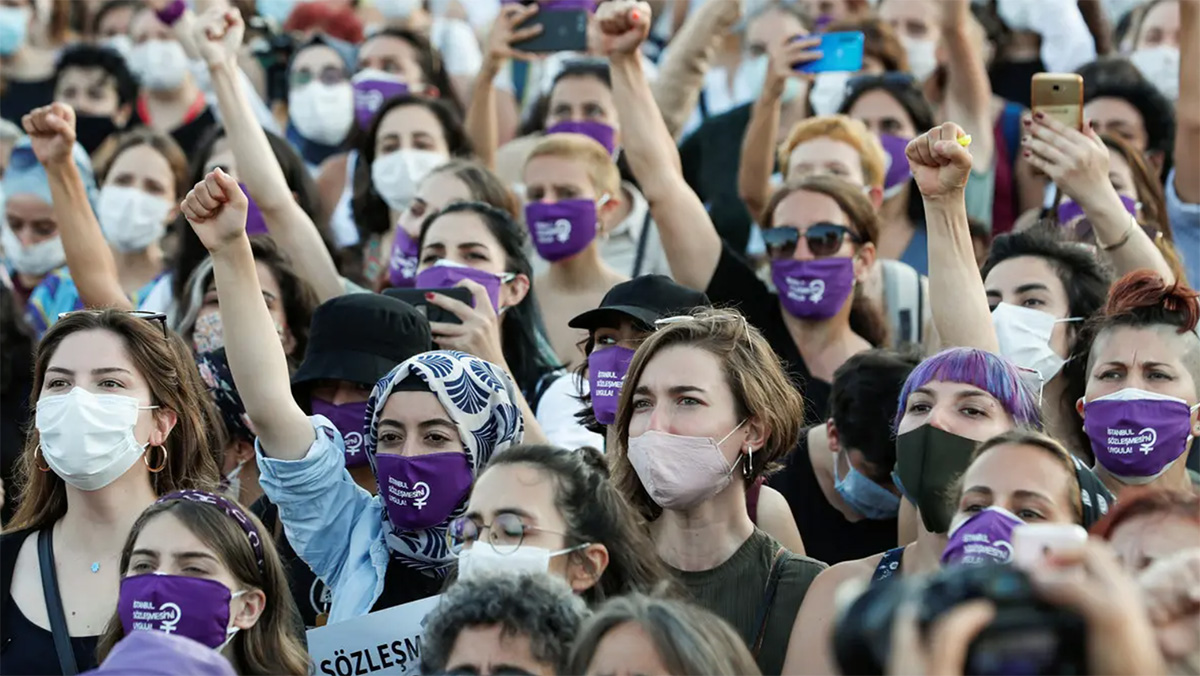 Правительство Турции требует закрыть движение по защите прав женщин We Will Stop Femicide