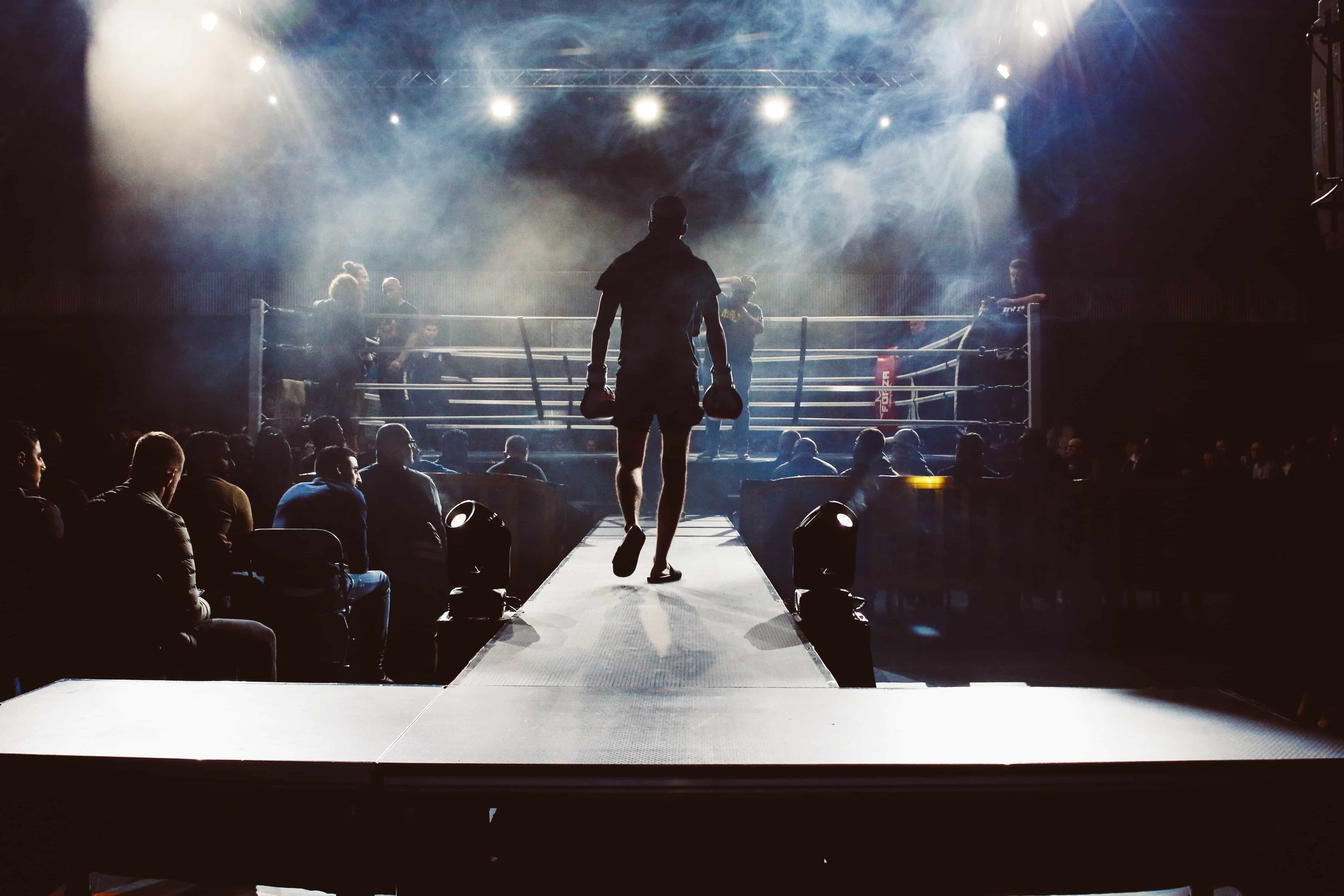 Казахстанский боксер нокаутировал мексиканца и досрочно выиграл бой 