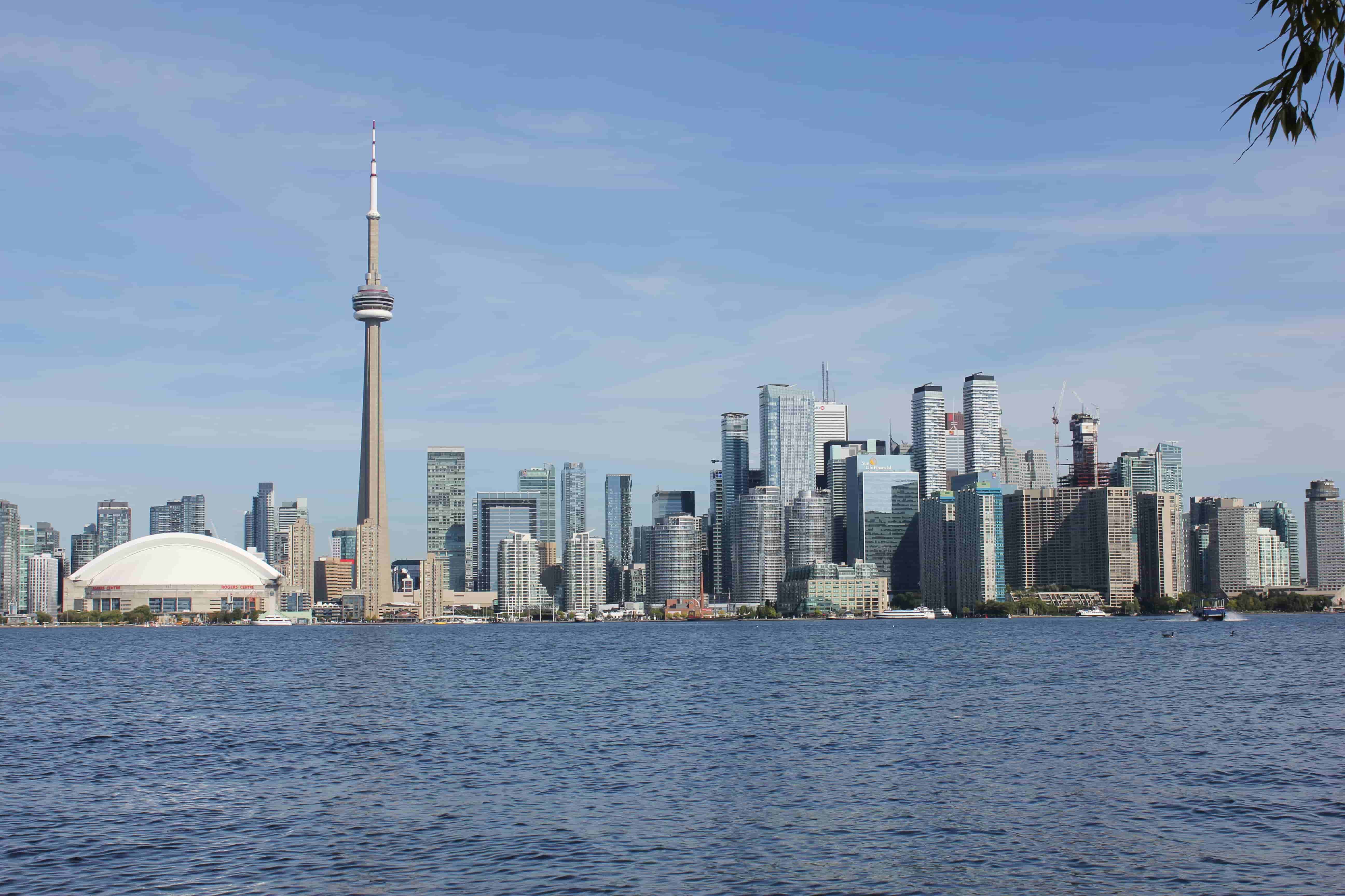 Иностранцам в Канаде запретили покупать жилье 