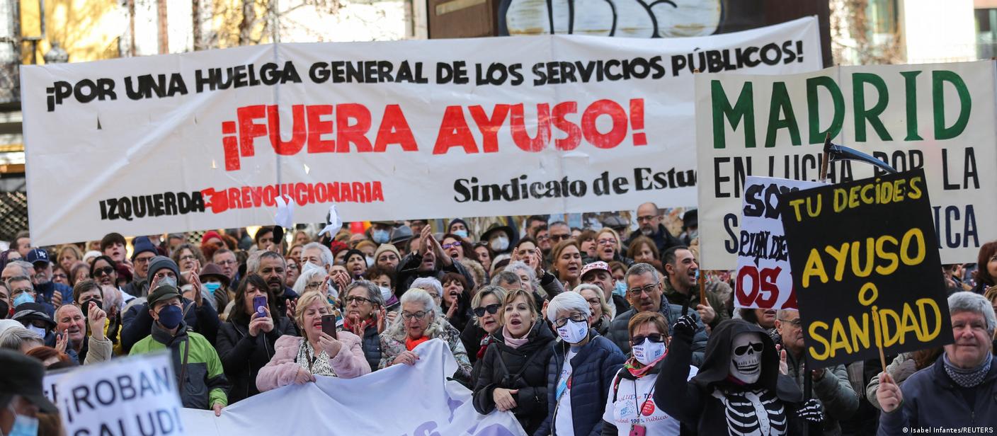 Десятки тысяч медицинских работников Мадрида вышли на митинг 